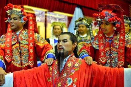 相公中状元后下堂妇火爆京城,下堂妇逆袭，京城风头无两